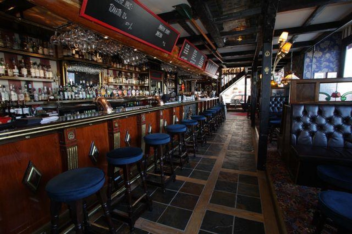 Pansen restaurang och bar vid Gamla Torget i Norrk&ouml;ping