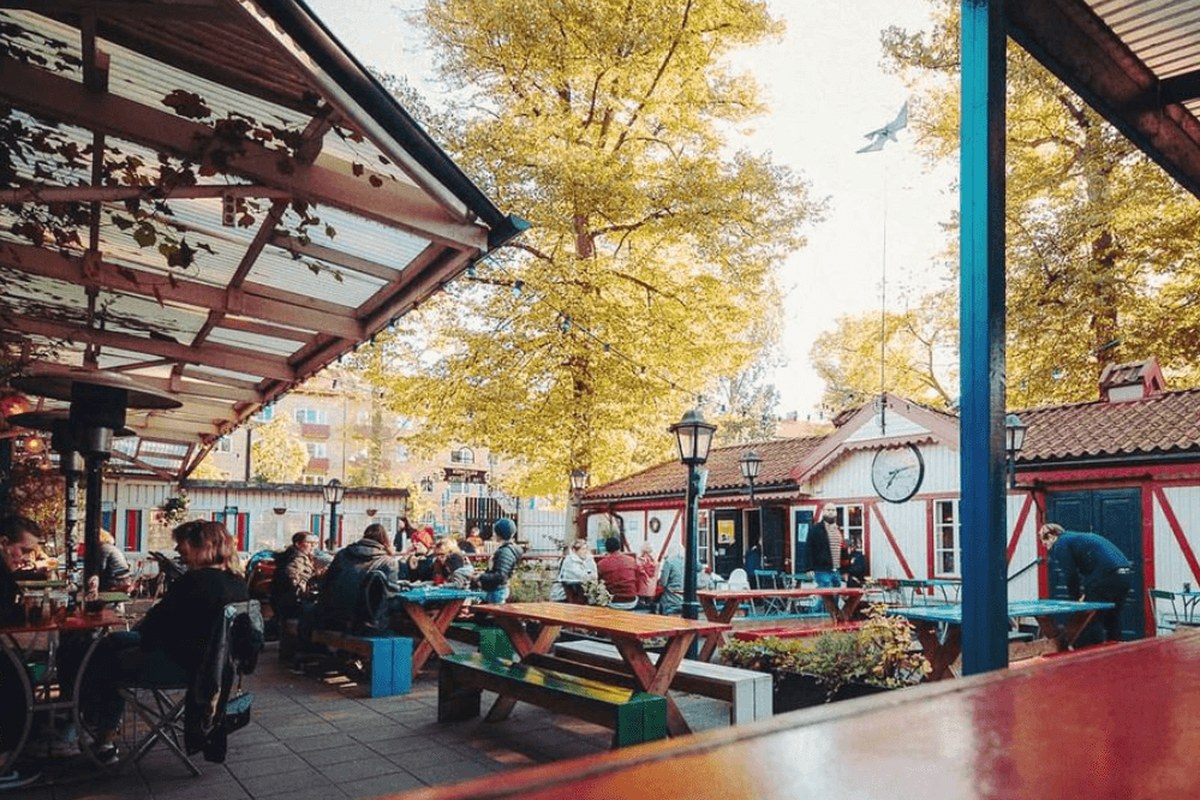 Far i Hatten bar i Folkets Park i Malm&ouml;