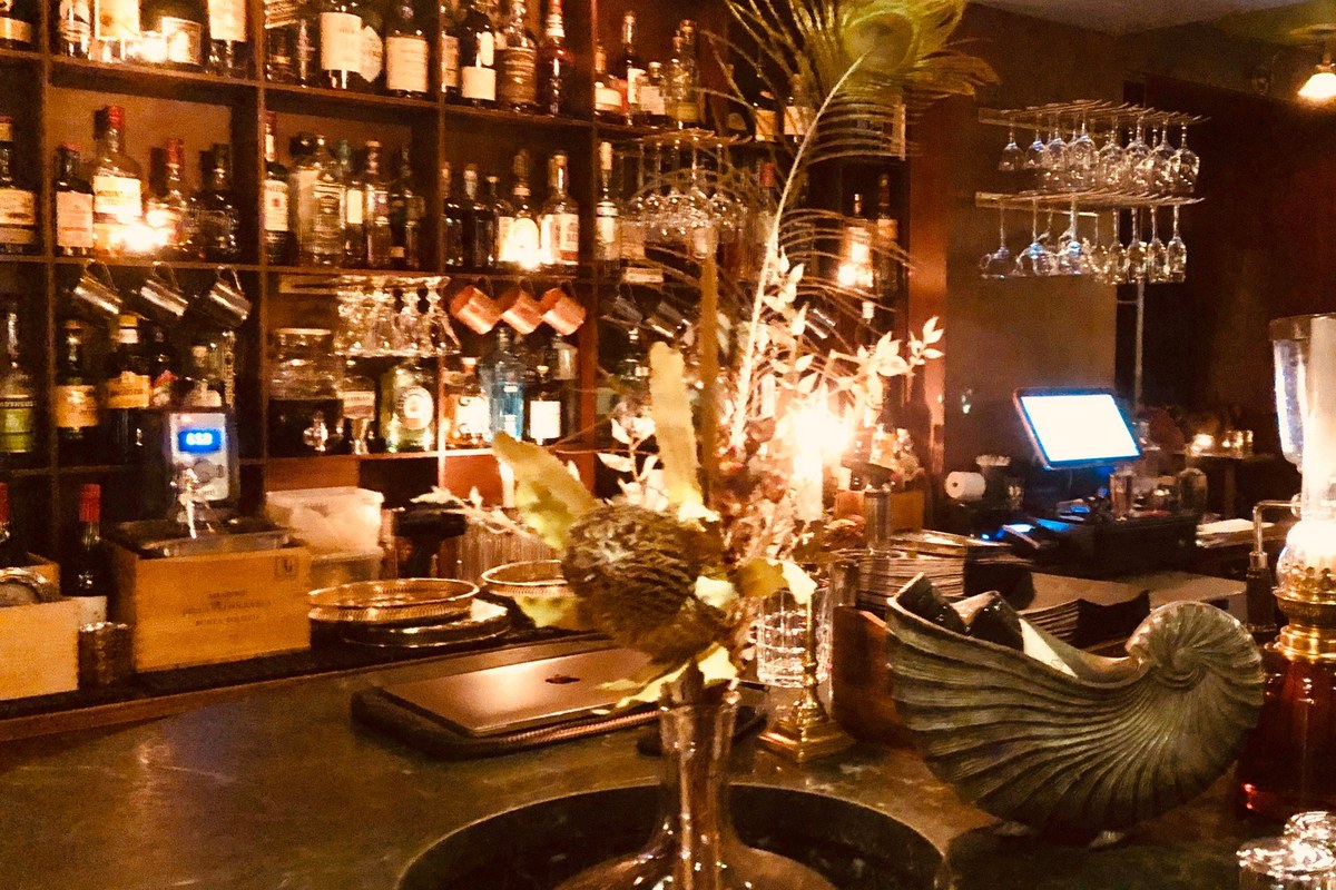 Pharmarium cocktailbar p&aring; Stortorget i Gamla stan Stockholm